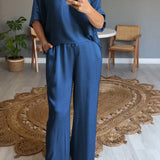 Conjunto de Cetim com Decote em V de Duas Peças