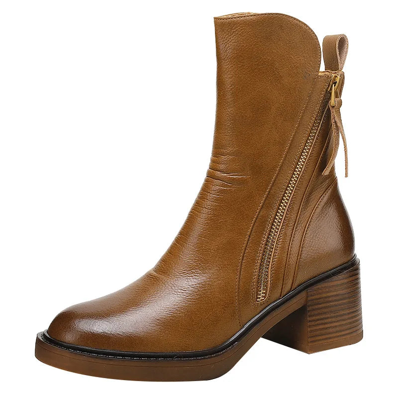 Bota Feminina em Couro Italiano Com Zíper Salto Grosso Palerma™ - Inverno 2025