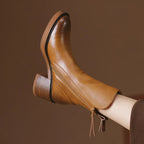 Bota Feminina em Couro Italiano Com Zíper Salto Grosso Palerma™ - Inverno 2025
