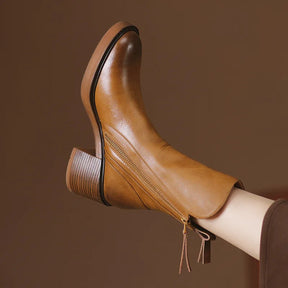 Bota Feminina em Couro Italiano Com Zíper Salto Grosso Palerma™ - Inverno 2025