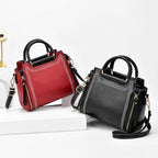 Bolsa Feminina em Couro Quadrada em de Ombro Majestic