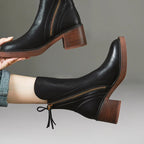 Bota Feminina em Couro Italiano Com Zíper Salto Grosso Palerma™ - Inverno 2025