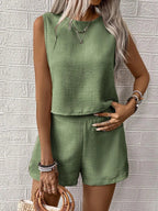 Conjunto de blusa e shorts